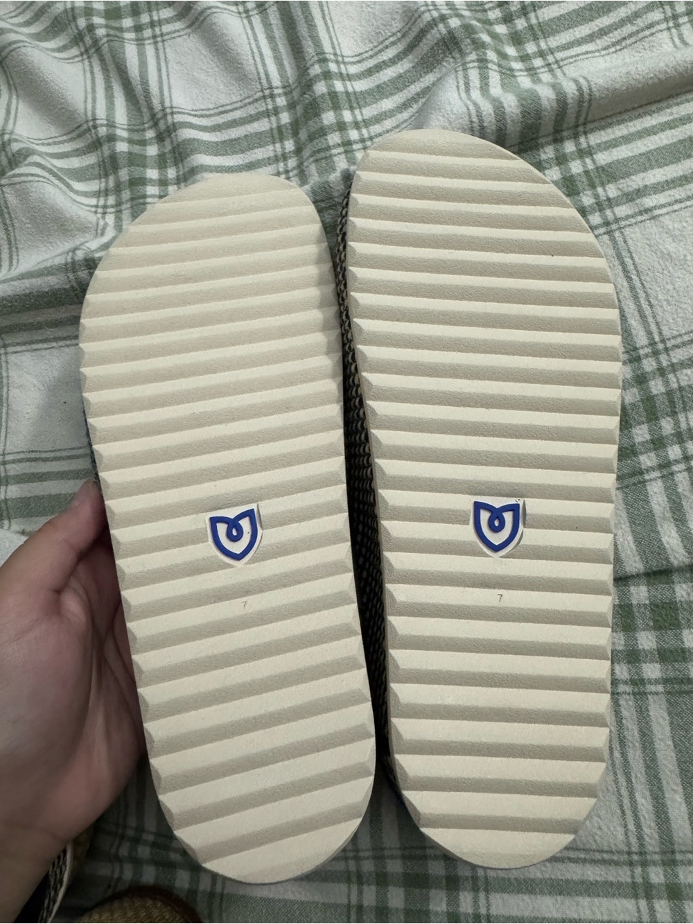 Rothys clogs size 7 - Picture 2 of 2